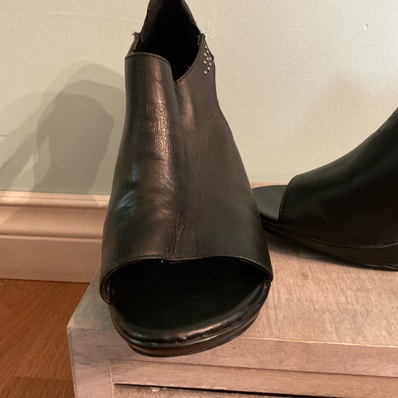 Harley-Davidson Women’s Black Leather Wedge Open Toe Heels Size 10 - Picture 6 of 16